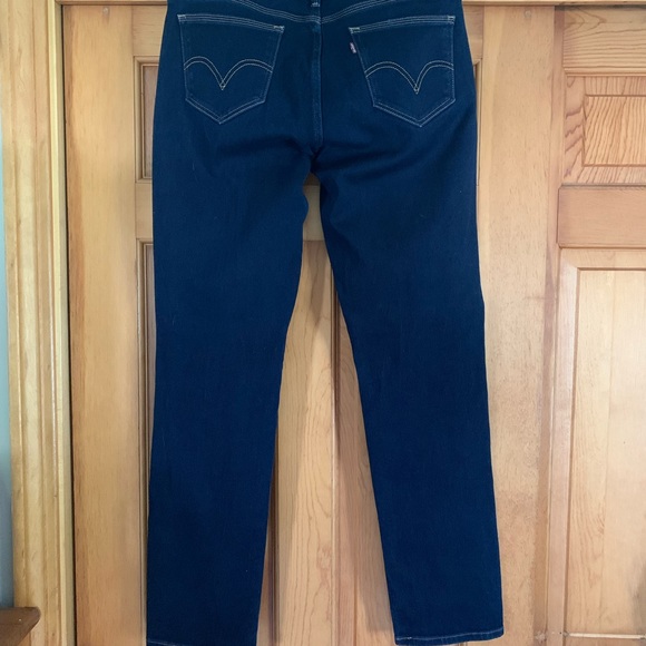 Levi Skinny Jeans - Picture 2 of 2